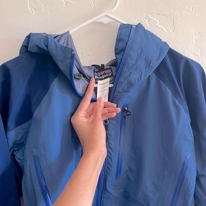 Patagonia- Womens Blue Waterproof Rain Jacket